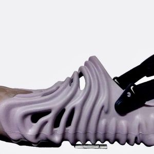 Bemburry Crocs “Urchin” Size 8
